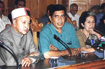 Mr Oscar Fernandes, general secretary of the All-India Congress Committee, flanked by Himachal Chief Minister Virbhadra Singh and MPP and Power Minister Vidhya Stokes, addresses a Press conference