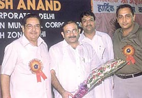 MCD Standing Committee chairman Ram Babu Sharma felicitating corporator Subhash Anand at a function.