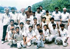 Charanjit Singh Ahluwalia XI which won the seventh Chaman Lal Malhotra Cricket Tournament