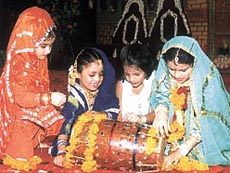 Children performing at Mother�s Pride Talent 2003 which was held at Siri Fort 
