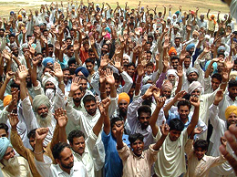 Residents of Behman Diwana village (Bathinda) raise hands