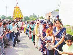 Devotees pull the chariot of Lord Jagannath