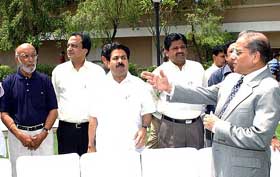 BCCI president Jagmohan Dalmiya talks to BCCI members