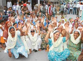 Women stage a dharna against the opening of a liquor shop