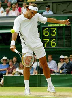 Switzerland's Roger Federer returns to Andy Roddick of the US