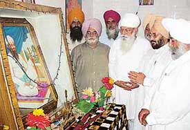 Mr H.S. Hanspal, president, PPCC, Mr Lal Singh, Finance Minister, and Mr Tej Parkash Singh pay floral tributes to Shaheed Baba Maharaj Singh, founder of the freedom movement