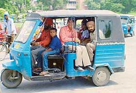 Who will challan this overloaded auto-rickshaw 