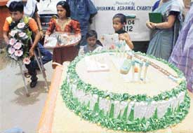 Fans throng the residence of Indian captain Saurav Ganguly with a huge cake to mark his 31st birthday