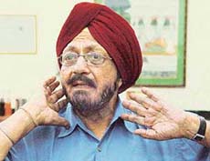 Renowned broadcaster Jasdev Singh addresses a press conference in Chandigarh on Saturday.