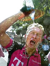 Telekom team rider Alexandre Vinokourov of Kazakhstan sprays water on himself 