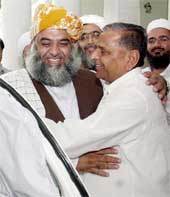 Samajwadi Party supremo Mulayam Singh Yadav with pro-Taliban Jamiat-e-Ulema Islam general secretary