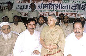 COMMUNAL CAMARADERIE