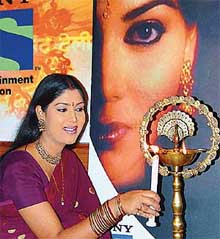 Saakshi Tanwar, the leading lady of many TV serials, lights a lamp