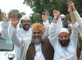 The leader of the Opposition in Pakistan Parliament, Mr Fazlur Rehman, with Mahmood Asad Madani, General Secretary, Jamiat Ulama-Hind, at the Wagah checkpost