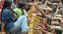 The police tries to push back activists of the All-India Progressive Women’s Association