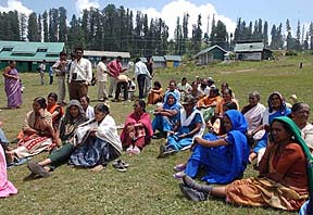 Tourists have a nice time in Gulmarg