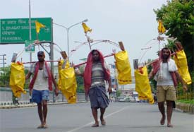 Kawarias carrying the Ganges water from Gomukh to Kot Kapura pass through Ludhiana