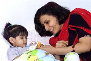 Pakistani child Noor Fatima plays with her mother Tayyaba Nadeem 