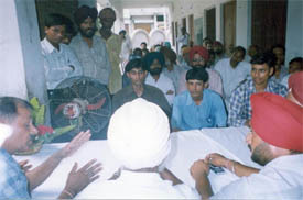 Members of Green World narrate their problems to the councillor