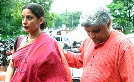 Cine star Shabana Azmi with her husband Javed Akhtar