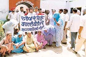 Residents of Barauli village stage a dharna in front of the Dera Bassi police station