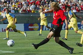 Diego Forlan of Manchester United scores a goal 