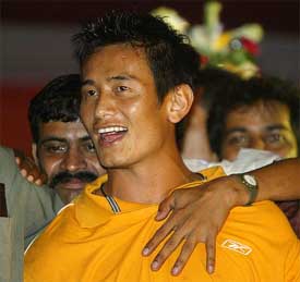 East Bengal's Baichung Bhutia speaks to the fans