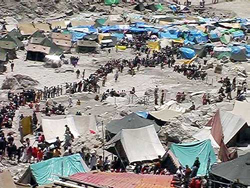 A view of make-shift pilgrim tents at Shesh Nag