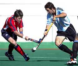 Argentina�s Lucas Camereri dribbles past Chile�s Alfredo Gantz 