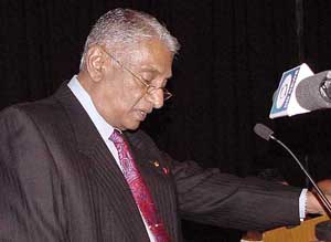 Senior Adviser to the President of Sri Lanka and former Minister of Foreign Affairs Lakshman Kadirgamar delivers the 8th Prem Bhatia memorial lecture