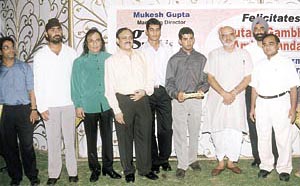 Union Labour Minister Sahib Singh Verma with C. K. Khanna, Dr S. S. Sareen, Suresh Chopra and Mukesh Gupta at a function to felicitate Delhi cricketers Sarandeep Singh, Gautam Gambhir, Amit Bhandari and Ashish Nehra in the Capital on Monday