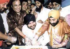 Daler Mehndi opening Otik Food Plaza in the Capital.