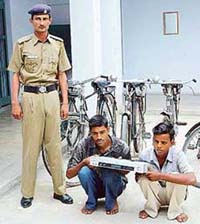 The crime branch on Thursday claimed to have arrested these thieves who might be involved in many cases in Chandigarh 