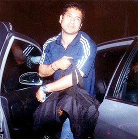 Sachin Tendulkar arrives in Bangalore to attend the conditioning camp 