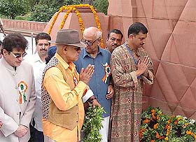 Minister of State for Civil Aviation Rajiv Pratap Rudy, Bollywood stars Jitendra and Amrish Puri pay homage to the Jallianwala Bagh martyrs