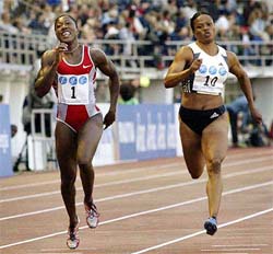 Chryste Gaines of the US wins the women�s 200m race ahead of Jamaica�s Beverly McDonald 