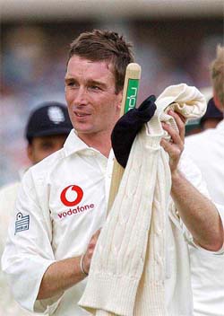 England�s James Kirtley applauds the crowds as he leaves the pitch after his six-wicket haul 