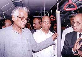 Defence Minister George Fernandes visits a Metro coach