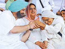 The Punjab Chief Minister, Capt Amarinder Singh, greets Mrs Sham Kaur, a sister of the late Sant Harchand Singh Longowal 