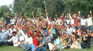 Students of Guru Nanak Engineering College hold protest