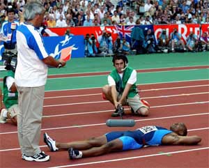 A race official (L) shows the red card to Jon Drummond of the USA