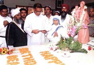 Representatives of different religious organisations, including chief of the Missionaries of Charity, Sister Nirmala, at an all-religion prayer for global peace and the Mumbai blast victims