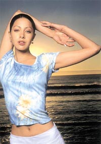 An alluring scoopneck from Wills Sport