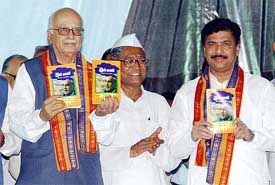 Deputy Prime Minister L. K. Advani and senior BJP leader Pramod Mahajan release a book of Prime Minister Atal Bihari Vajpayee's speeches 