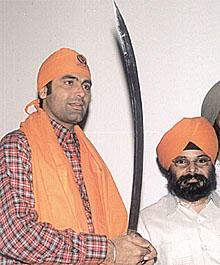 President of National Akali Dal Paramjeet Singh Pamma honouring Amtoj Mann, the director of the film Hawayin, which is based on 1984 anti-Sikh riots.