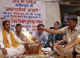 Dr Anil Aggarwal performs a havan in Ambala 