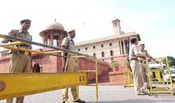 Police personnel stand guard at North Block after yesterday's encounter with militants