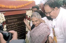 Delhi Chief Minister Sheila Dikshit laying the foundation stone of a bridge on the Yamuna near Geeta Colony on Thursday