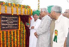 Union Defence Minister George Fernandes lays the foundation stone of a military school at Matanhale in Jhajjar district 