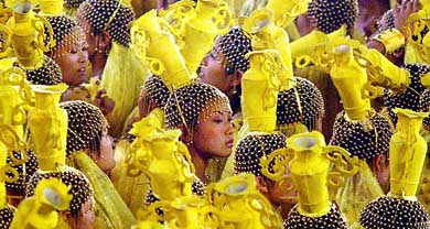 Entertainers wait to perform at the opening of the 7th National Ethnic Sports Meeting in Yinchuan